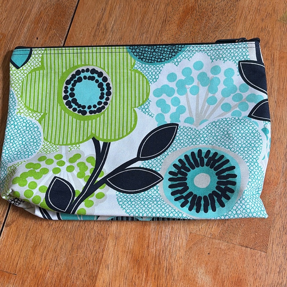 Thirty One Zipper Pouch Fabulous Floral Design